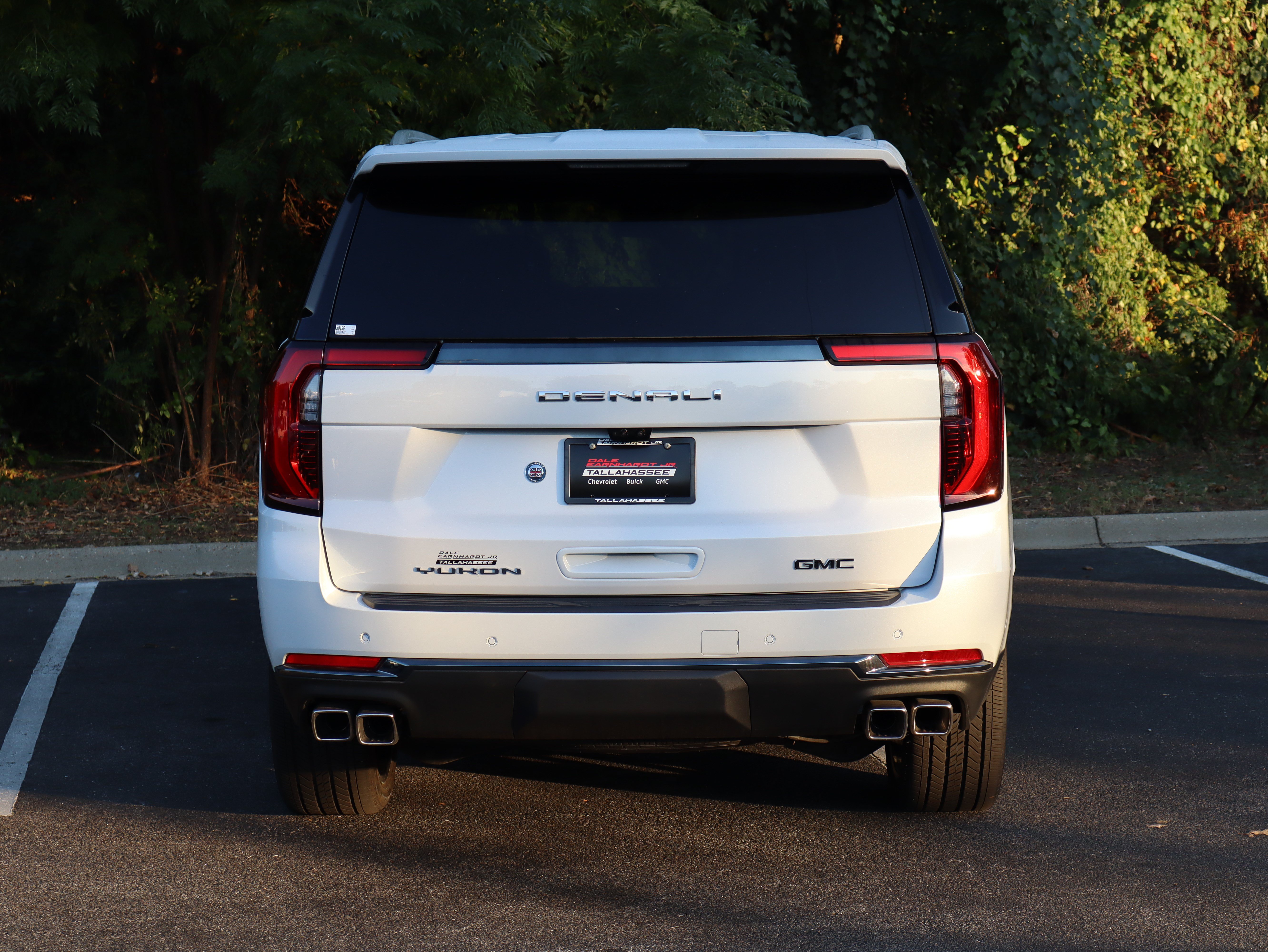 Used 2026 GMC Yukon Denali Ultimate AWD/4WD image 9