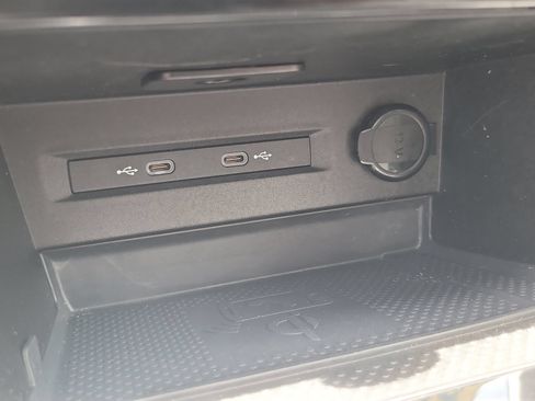 Used 2024 Volkswagen Taos SE w/ Panoramic Sunroof Package FWD image 23