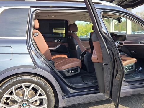 Used 2022 BMW X7 xDrive40i w/ Premium Package AWD/4WD image 17
