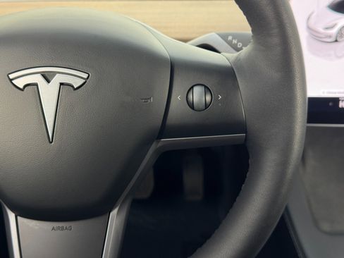 Used 2023 Tesla Model 3 Standard Range image 19