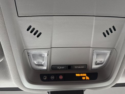 Used 2022 GMC Terrain SLE w/ Driver Convenience Package image 26