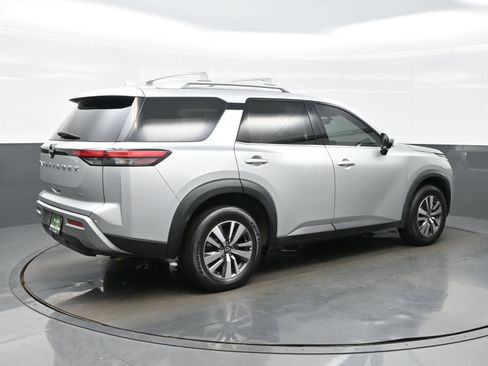 Used 2023 Nissan Pathfinder SL AWD/4WD image 6