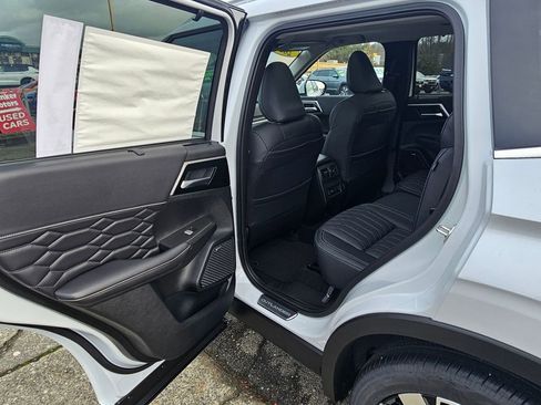 New 2026 Mitsubishi Outlander SEL image 10