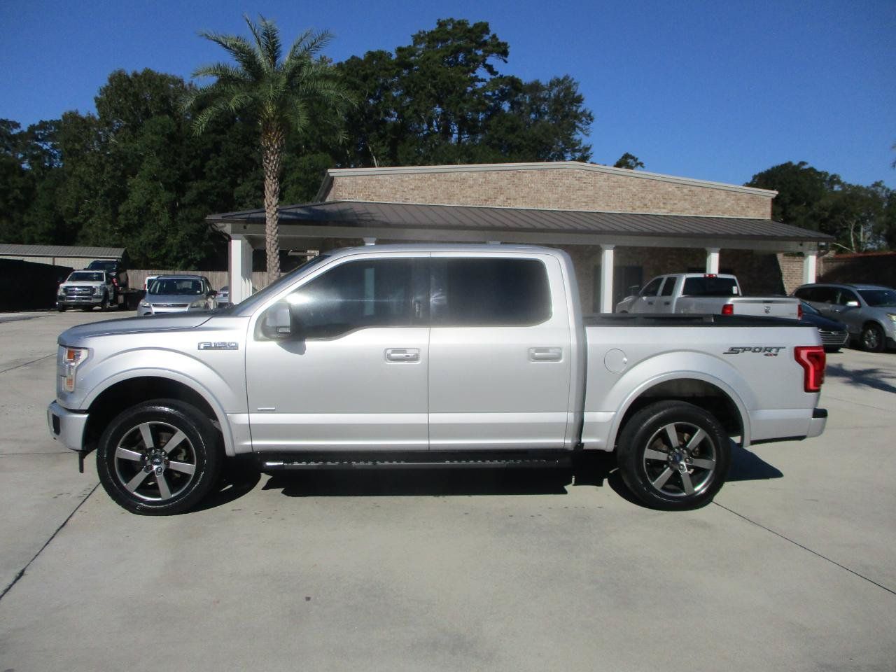 Used 2017 Ford F150 Lariat w/ Equipment Group 502A Luxury AWD/4WD image 18