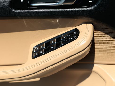 Used 2021 Porsche Macan S image 50