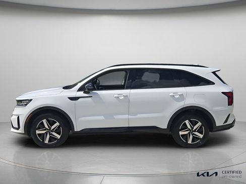 Certified 2023 Kia Sorento S w/ Panoramic Sunroof Package FWD image 3