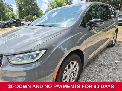 Used 2025 Chrysler Pacifica Select