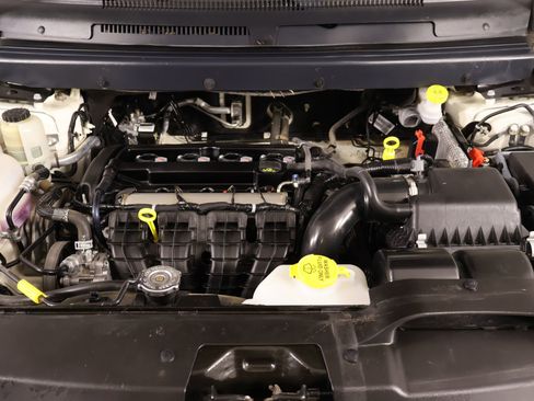 Used 2018 Dodge Journey SE image 18