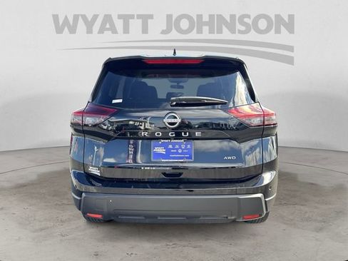 Used 2025 Nissan Rogue SV image 4