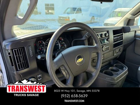 Used 2017 Chevrolet Express 3500 RWD image 4