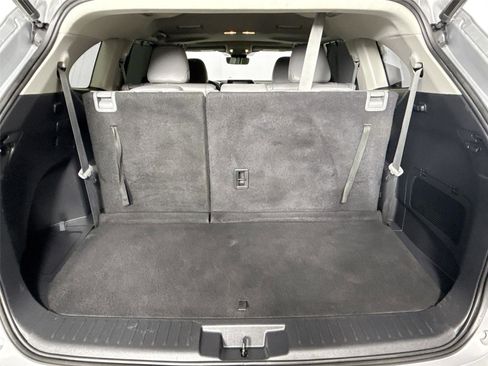 Used 2022 Toyota Highlander XLE FWD image 35
