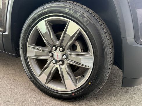 Used 2017 GMC Acadia SLT image 13