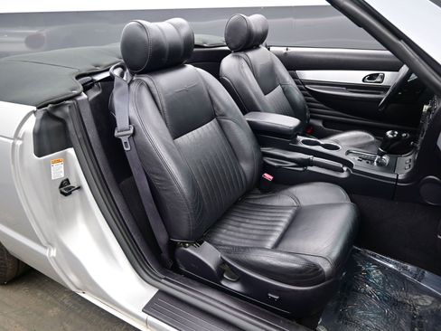 Used 2004 Ford Thunderbird image 13