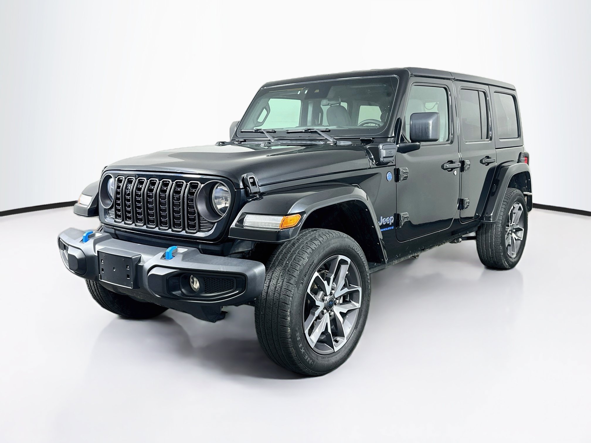 Used 2024 Jeep Wrangler Unlimited w/ Convenience Group AWD/4WD image 3
