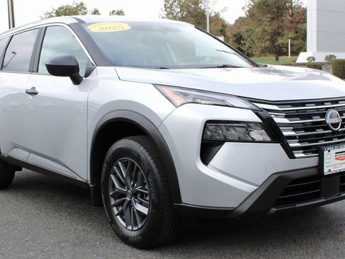 Certified 2025 Nissan Rogue S image 4