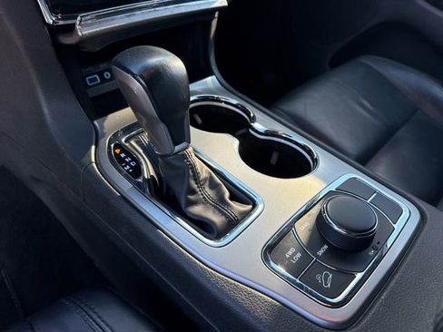 Used 2022 Jeep Grand Cherokee Limited image 12