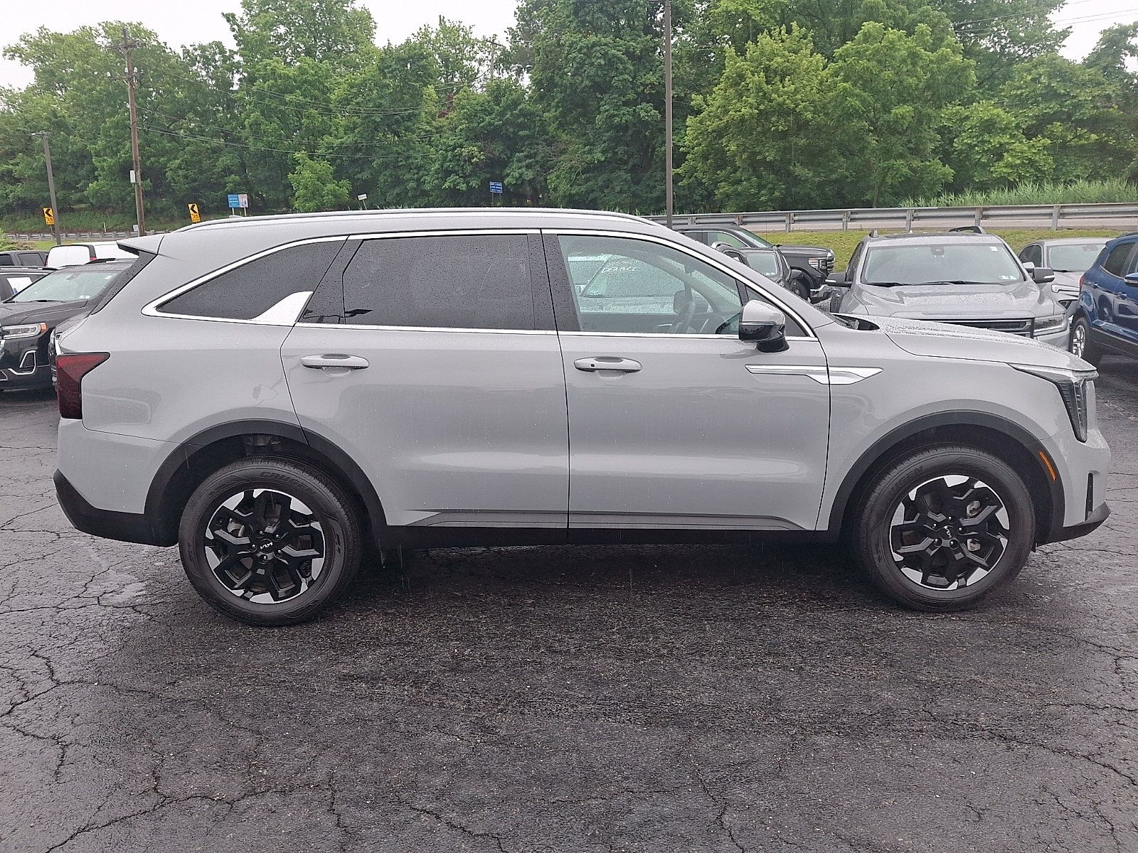 Used 2025 Kia Sorento S AWD/4WD image 7