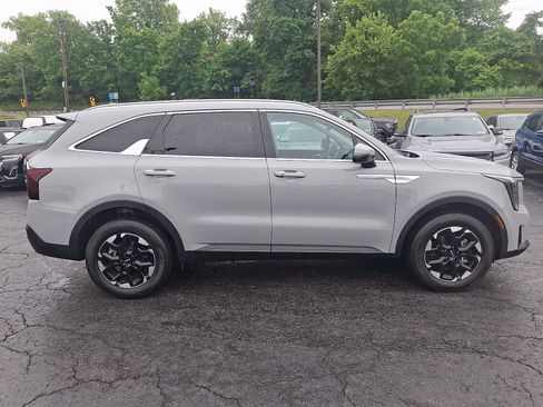 Used 2025 Kia Sorento S AWD/4WD image 7