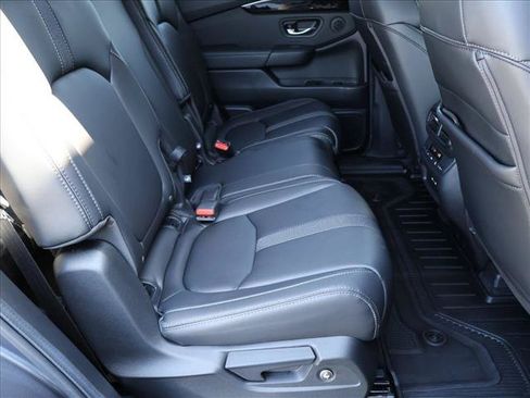 Used 2025 Honda Pilot Touring image 29