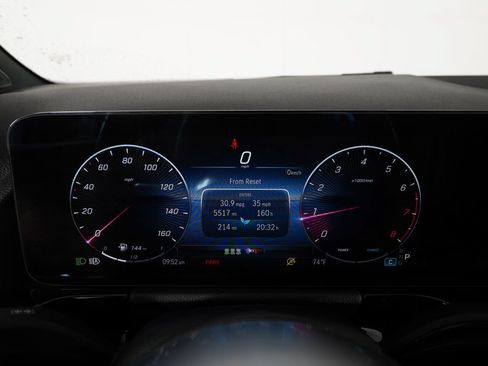 Used 2025 Mercedes-Benz GLA 250 4MATIC image 18