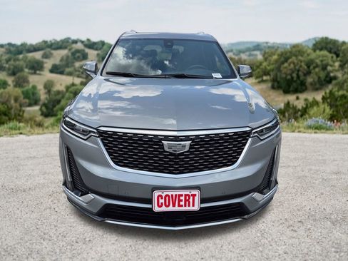 Used 2023 Cadillac XT6 Premium Luxury w/ Technology Package FWD image 2