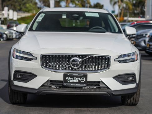 New 2025 Volvo V60 B5 Cross Country Ultra w/ Protection Package Premier image 5