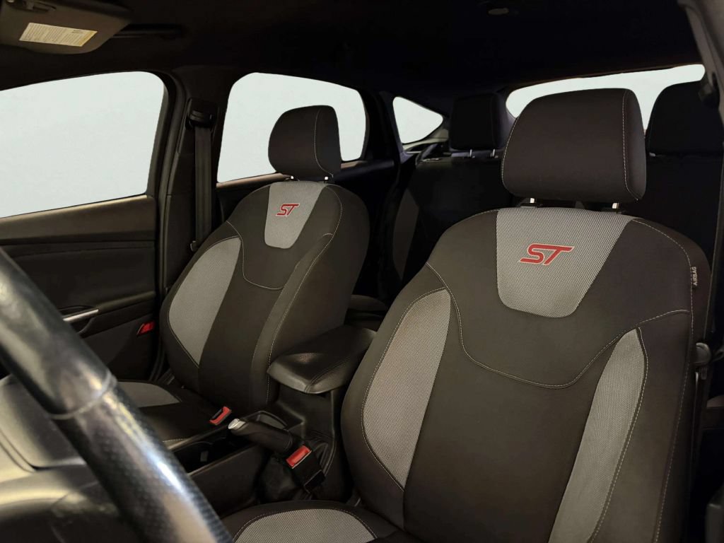 Used 2018 Ford Focus ST FWD image 16