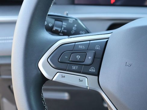 New 2026 Volkswagen Tiguan SE image 31