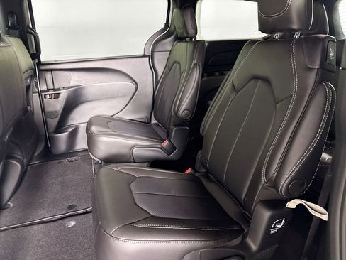 New 2026 Chrysler Pacifica Select image 18