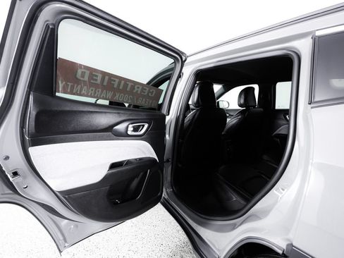 Used 2024 Jeep Compass Latitude AWD/4WD image 16