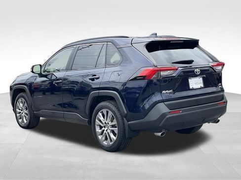 Used 2021 Toyota RAV4 XLE Premium AWD/4WD image 5