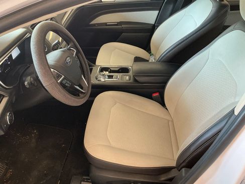 Used 2019 Ford Fusion SE w/ Equipment Group 151A FWD image 7