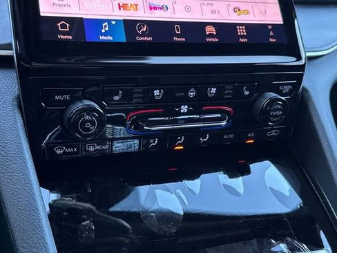 New 2025 Jeep Grand Cherokee L Limited w/ Luxury Tech Group II image 21