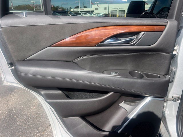 Used 2019 Cadillac Escalade Luxury AWD/4WD image 18