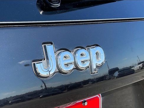 Used 2020 Jeep Cherokee Latitude image 27