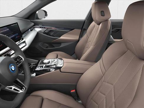 New 2027 BMW 550e xDrive AWD/4WD image 6