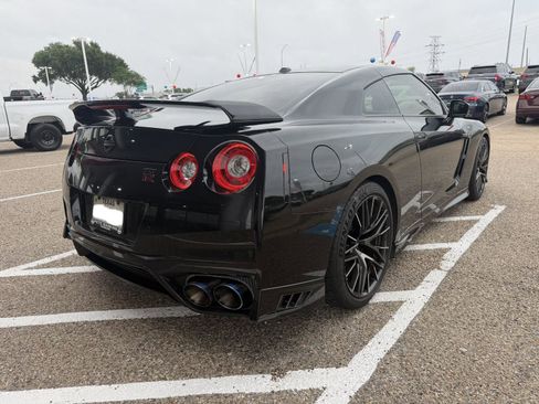 Used 2020 Nissan GT-R Premium w/ Premium Interior Package image 5