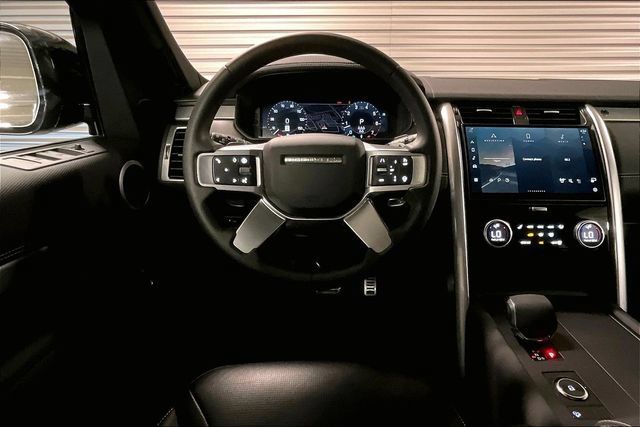 Certified 2025 Land Rover Discovery Dynamic SE AWD/4WD image 4