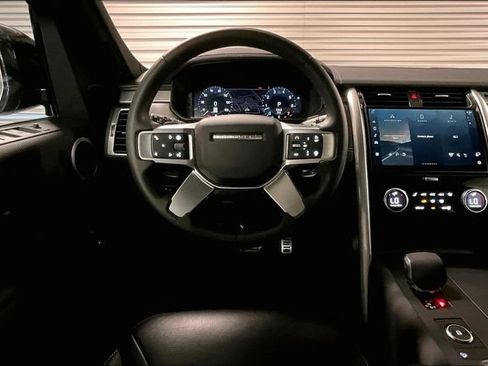 Certified 2025 Land Rover Discovery Dynamic SE AWD/4WD image 4