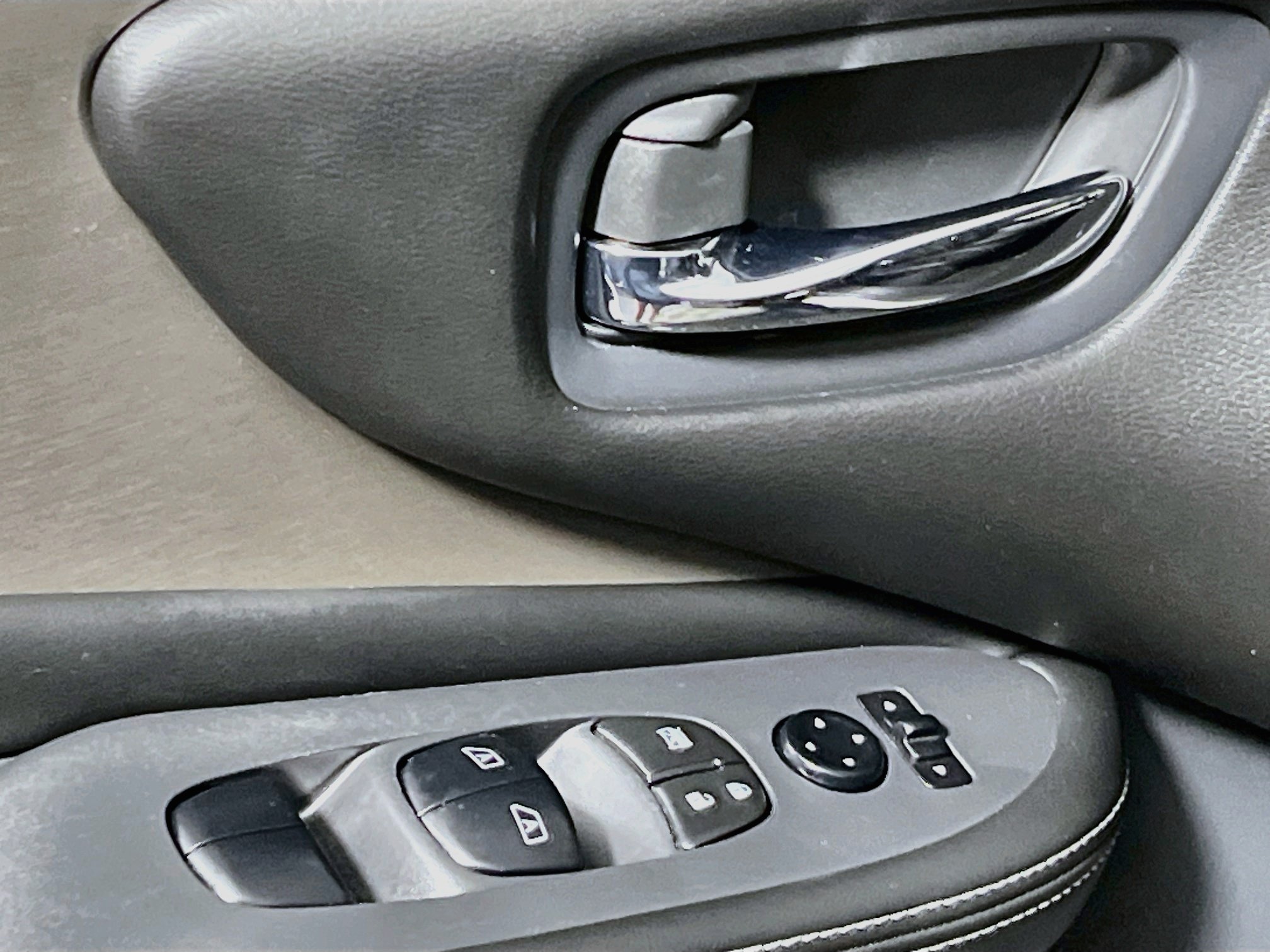 Used 2023 Nissan Murano SV w/ SV Midnight Edition Package FWD image 16