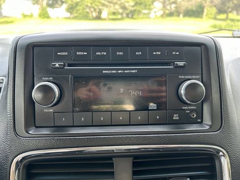 Used 2016 Dodge Grand Caravan American Value Package image 36