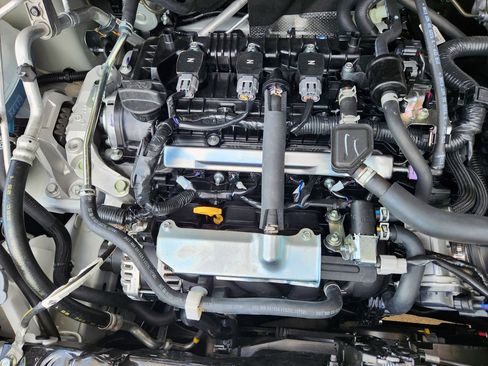 New 2025 Nissan Versa SV w/ Trunk Package FWD image 21