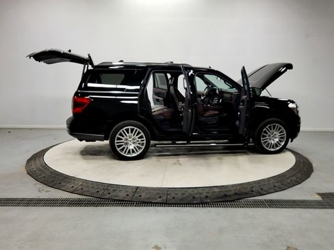 Used 2024 Ford Expedition Limited image 16