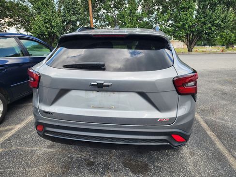Used 2024 Chevrolet Trax RS w/ Sunroof Package FWD image 6