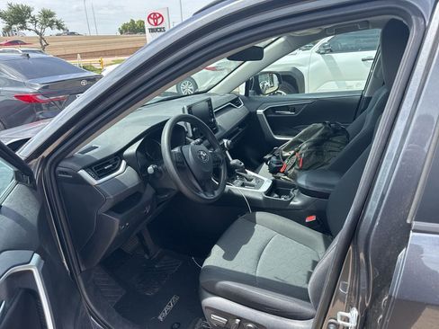 Used 2020 Toyota RAV4 XLE w/ Convenience Package FWD image 6