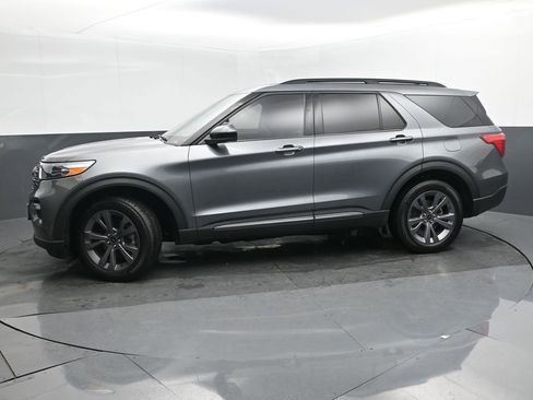 Used 2022 Ford Explorer XLT w/ Equipment Group 202A image 2