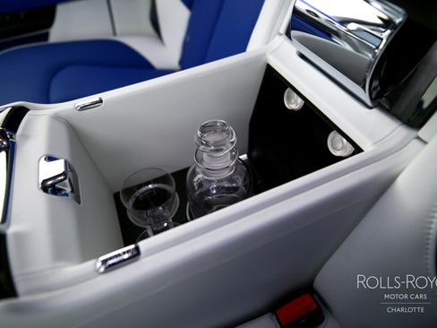 Used 2023 Rolls-Royce Cullinan Black Badge w/ Driver's Package image 23