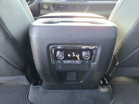 New 2026 Chevrolet Suburban Premier image 12