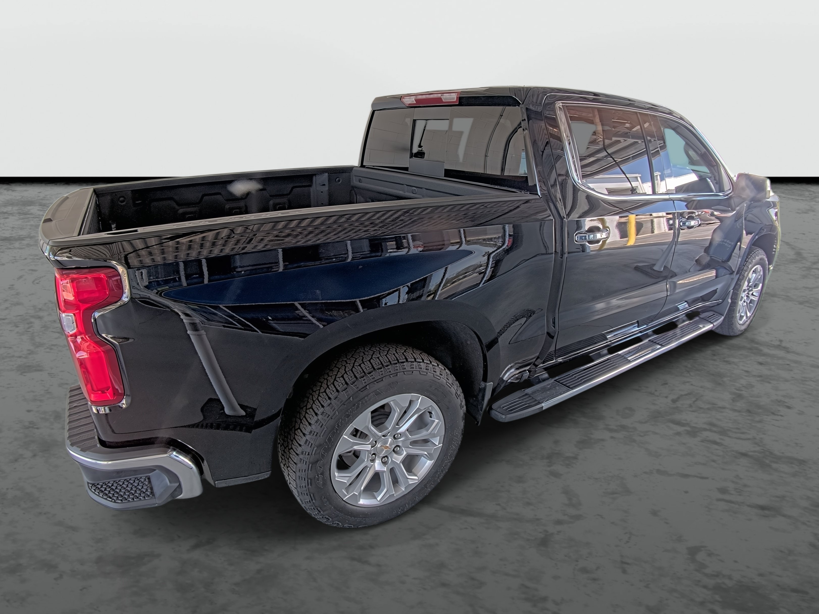 Used 2025 Chevrolet Silverado 1500 LTZ AWD/4WD image 14