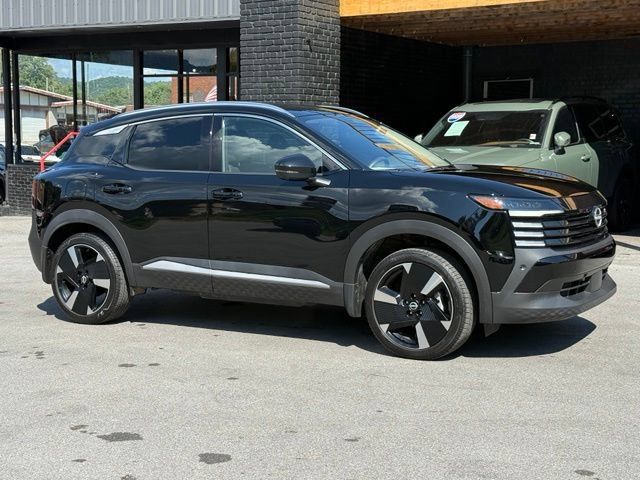 Used 2025 Nissan Kicks SR AWD/4WD image 2